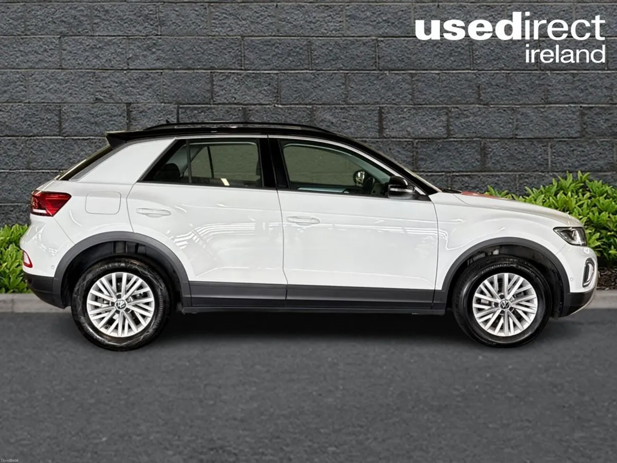 Volkswagen T-Roc   Life  1.5 TSi 150 DSG 2WD Auto - Image 3