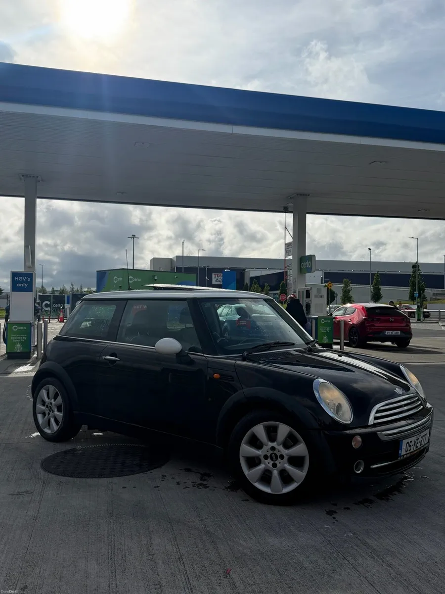 Mini Cooper 1.6 Petrol Low Kms Nct 1/27 & Tax 3/27 - Image 3