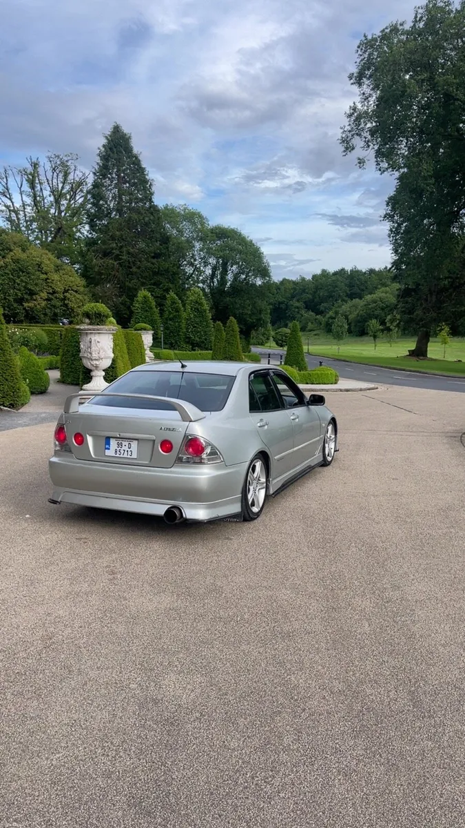 Toyota Altezza - Image 2