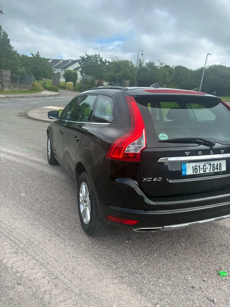 VOLVO XC60 - Image 2