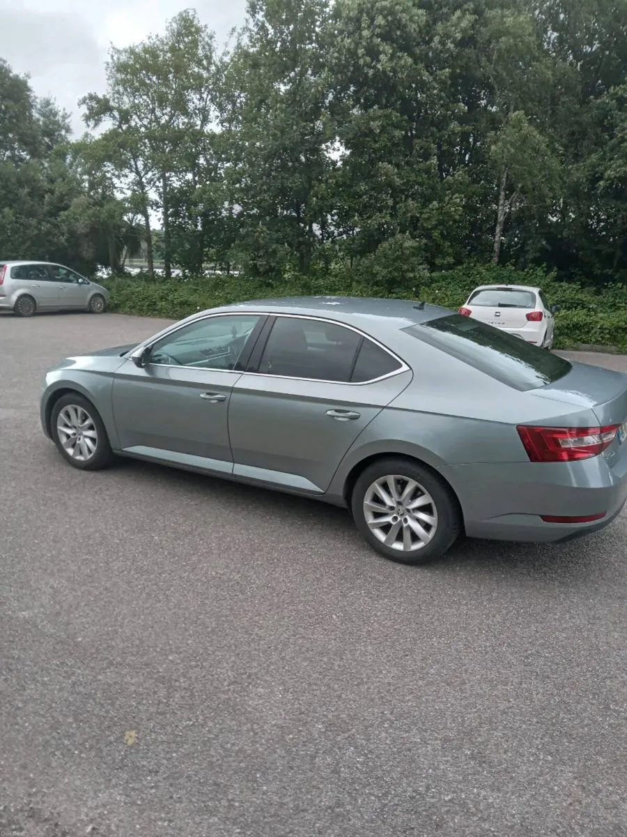 Skoda 2018 superb - Image 4