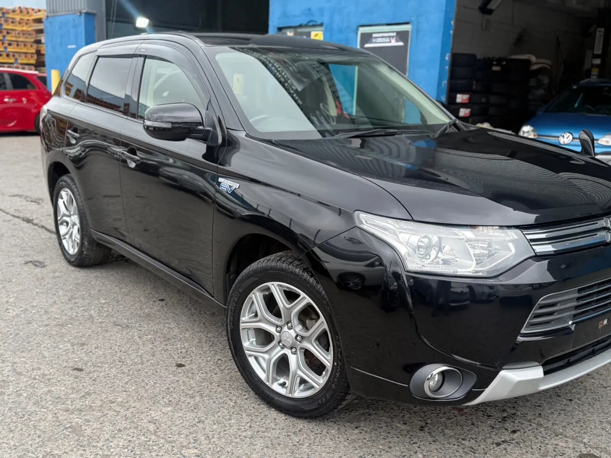 2015 MITSUBISHI OUTLANDER PHEV G - Image 3
