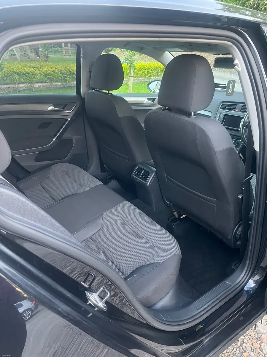 Volkswagen Golf 2012 - Image 2