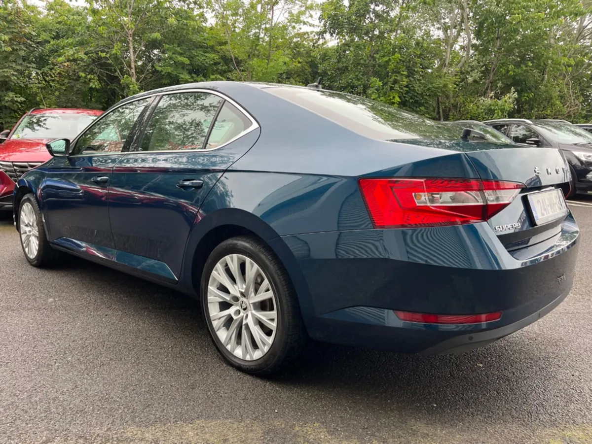 Skoda Superb 2.0 DIESEL STYLE AUTO - Image 5