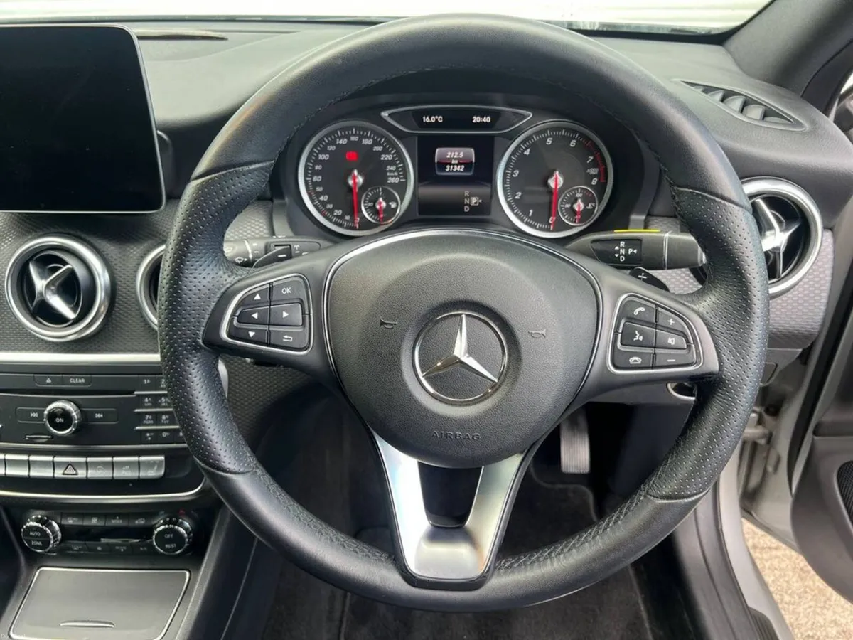 Mercedes-Benz A-Class A180 AMG-STYLE 1.6 AUTO // N - Image 4