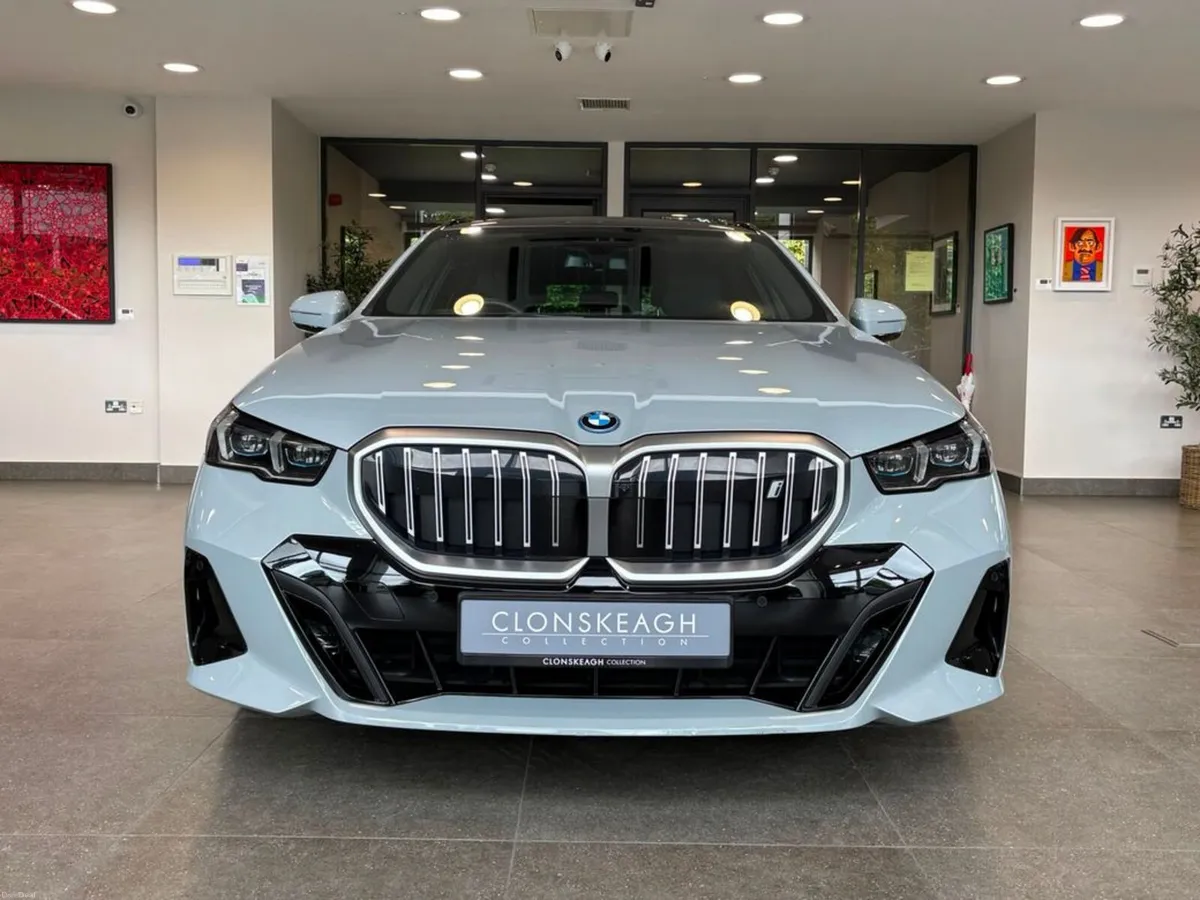 BMW i5 TOURING EDRIVE40 M SPORT **PAN ROOF & TECH - Image 2