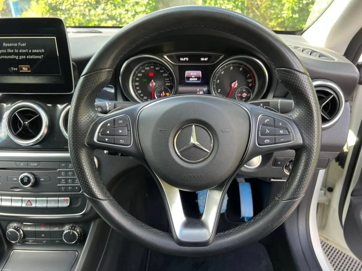 Mercedes-Benz CLA CLA180 AMG-NIGHT PACK 1.6 AUTO / - Image 4