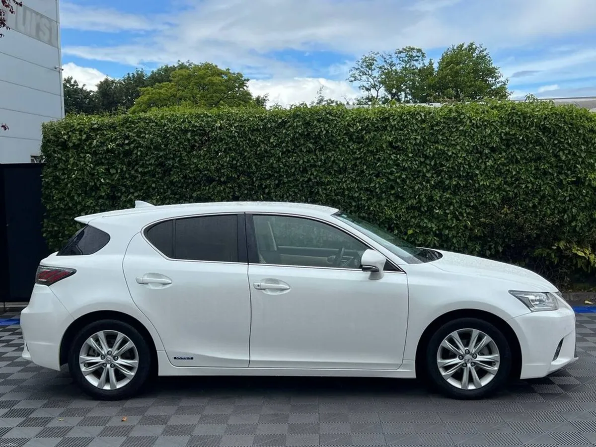 Lexus CT 1.8 HYBRID AUTO // - Image 2