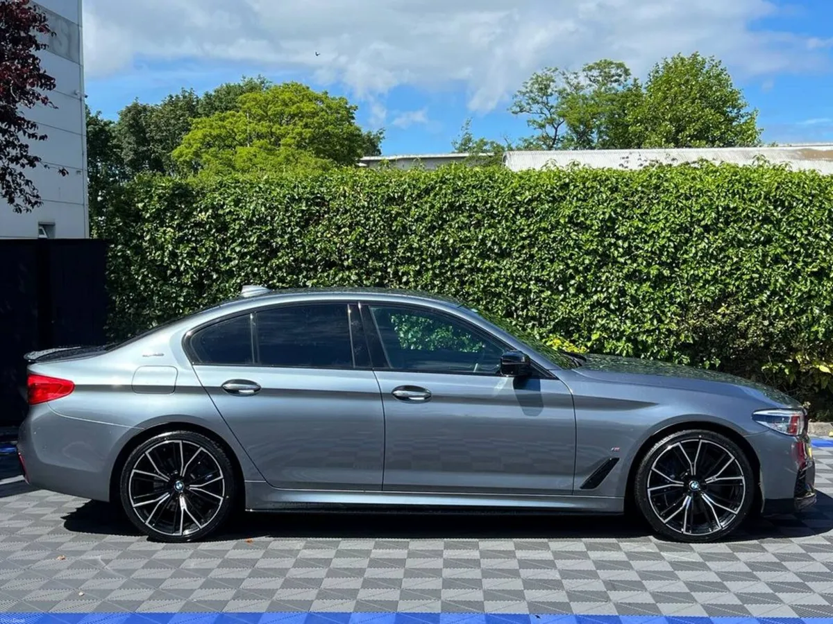 BMW 5-Series 530e M-SPORT COMPETITION 2.0 HYBRID / - Image 2