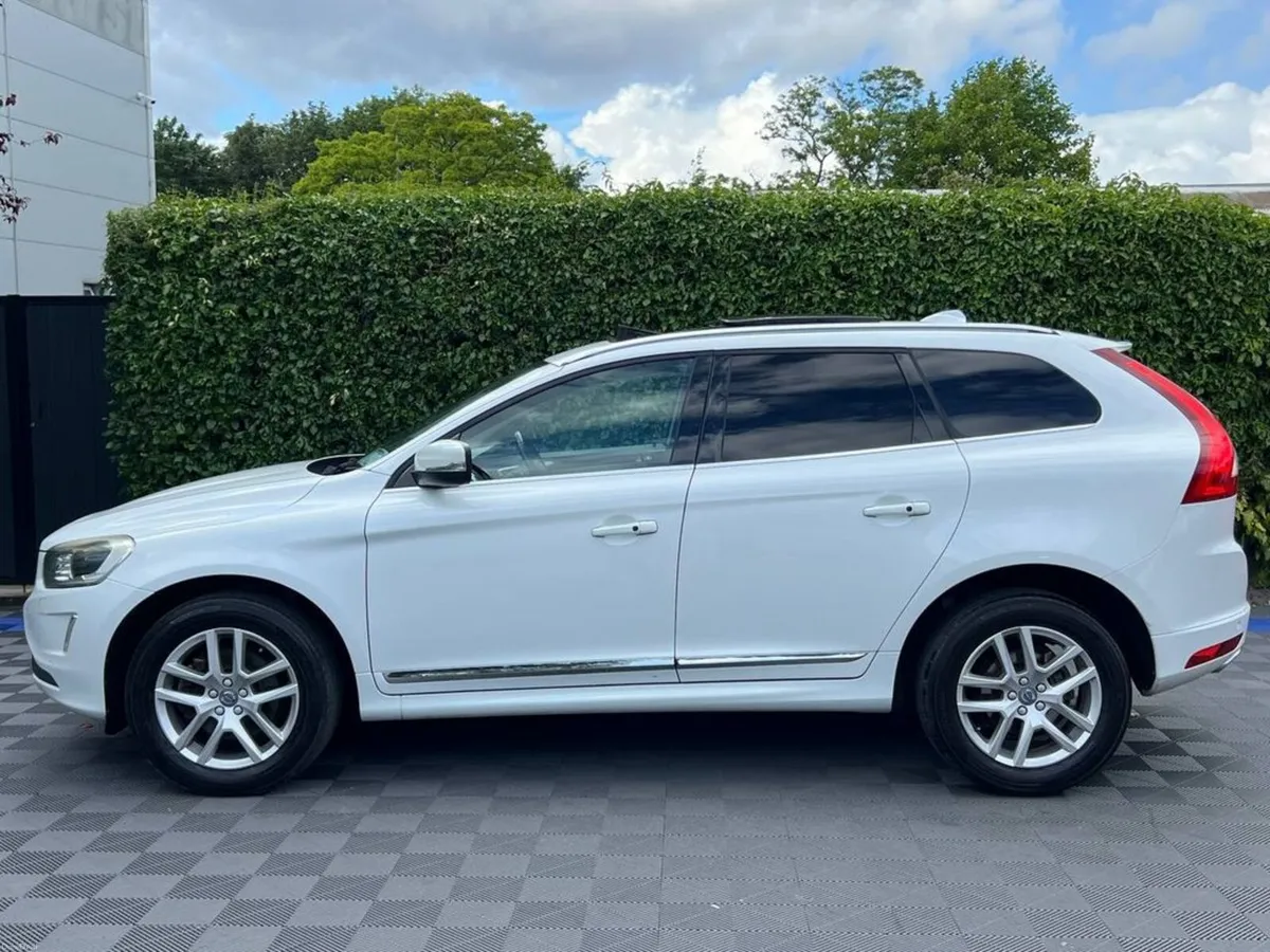 Volvo XC60 D4 CLASSIC 2.0 D AUTO // OPENING PAN RO - Image 4