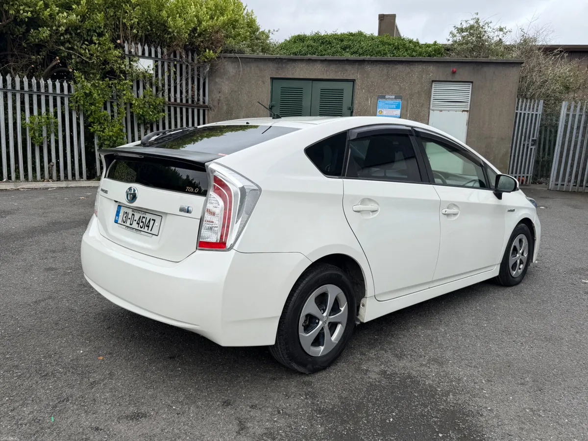 Toyota Prius 1.8 Hybrid - Image 4