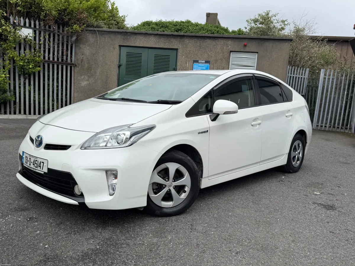 Toyota Prius 1.8 Hybrid - Image 2