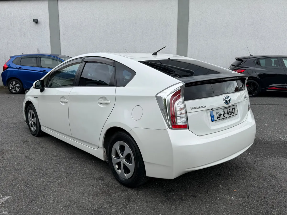 Toyota Prius 1.8 Hybrid - Image 5