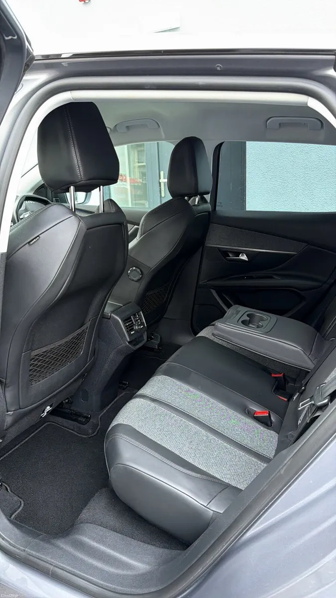 2017 Peugeot 3008 - Image 3