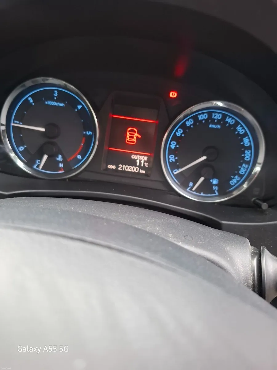 Toyota Corolla 2015 - Image 2
