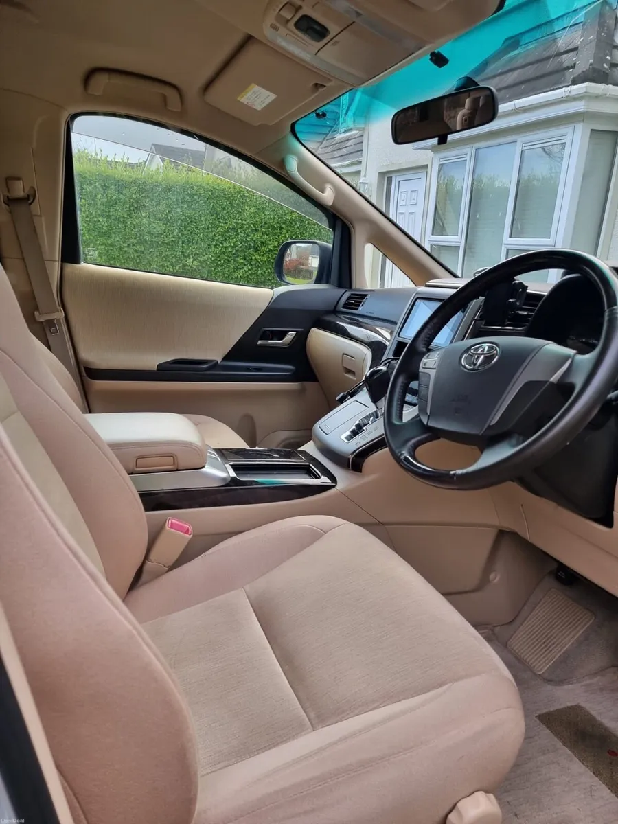 Toyota Alphard - Image 3