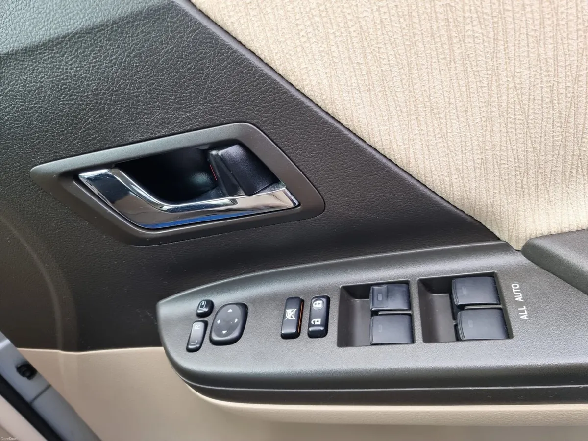 Toyota Alphard - Image 4