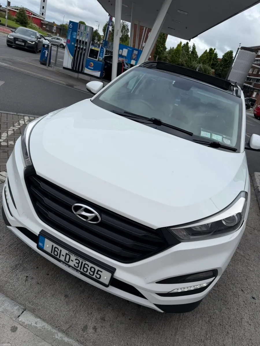 2016 Hyundai Tucson high spec / sunroof. Low miles - Image 4