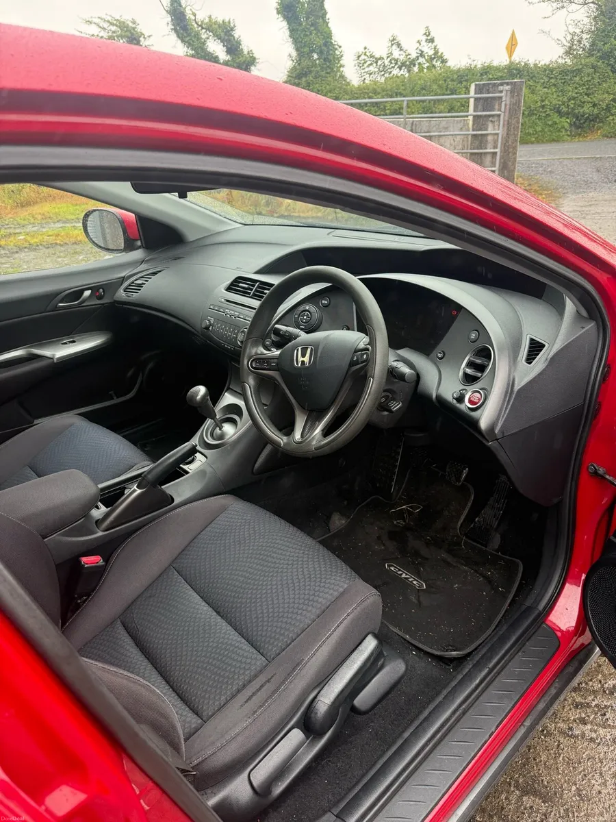 Honda civic - Image 4