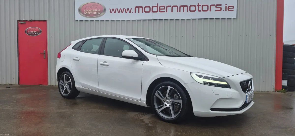 Volvo V40 automatic r-design 1.5t petrol low kms - Image 1