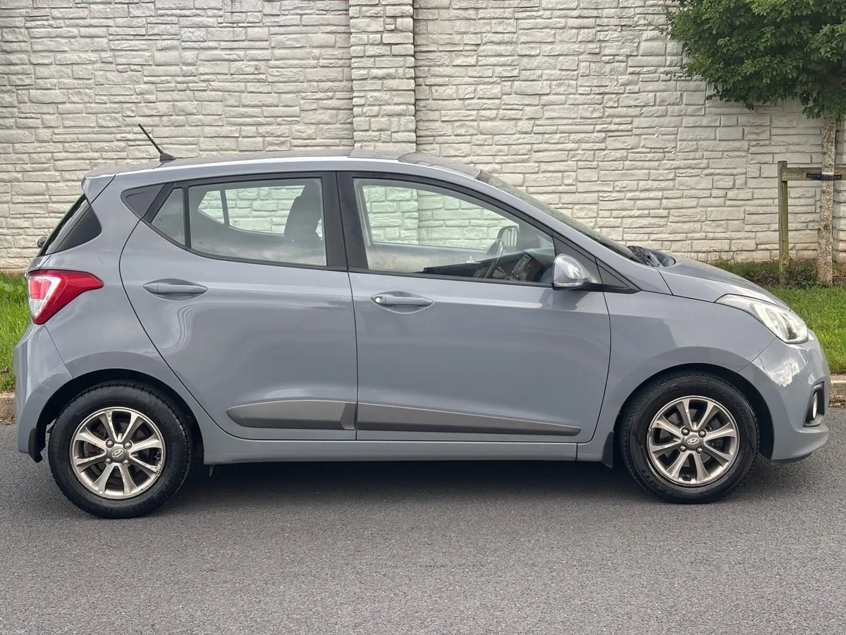 151 Hyundai i10 Deluxe 1.0 Petrol 5dr - Image 3