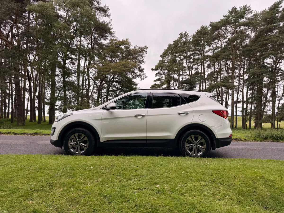 Hyundai Santa Fe 2015 4X4 Diesel - Image 4