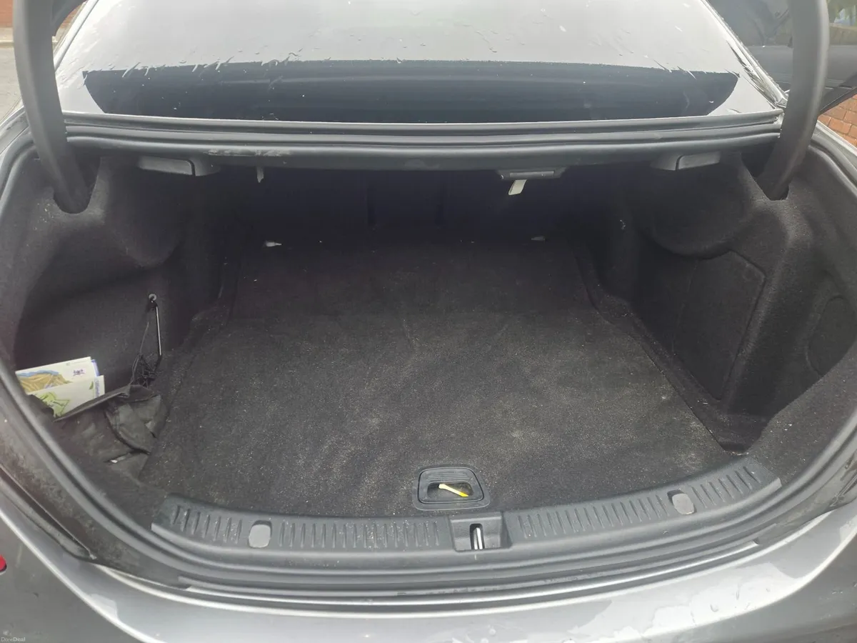 Mercedes-Benz E-Class 2019 - Image 3