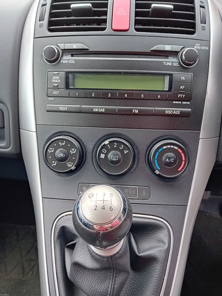 Toyota Auris 2012 - Image 4