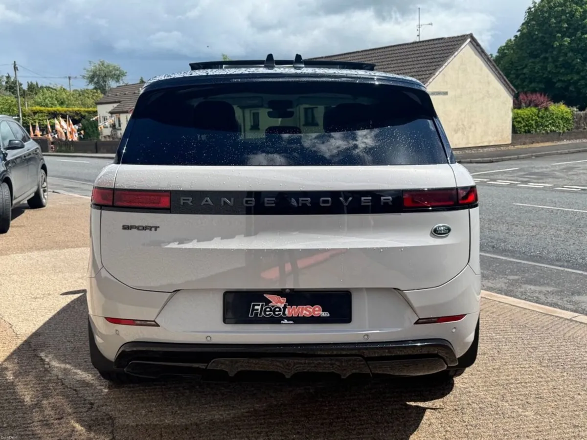 3.0 D300 MHEV Dynamic SE SUV 5dr Diesel Auto 4WD E - Image 4