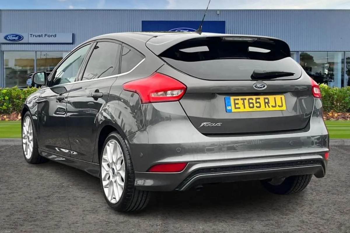 Ford Focus Zetec S - Image 2