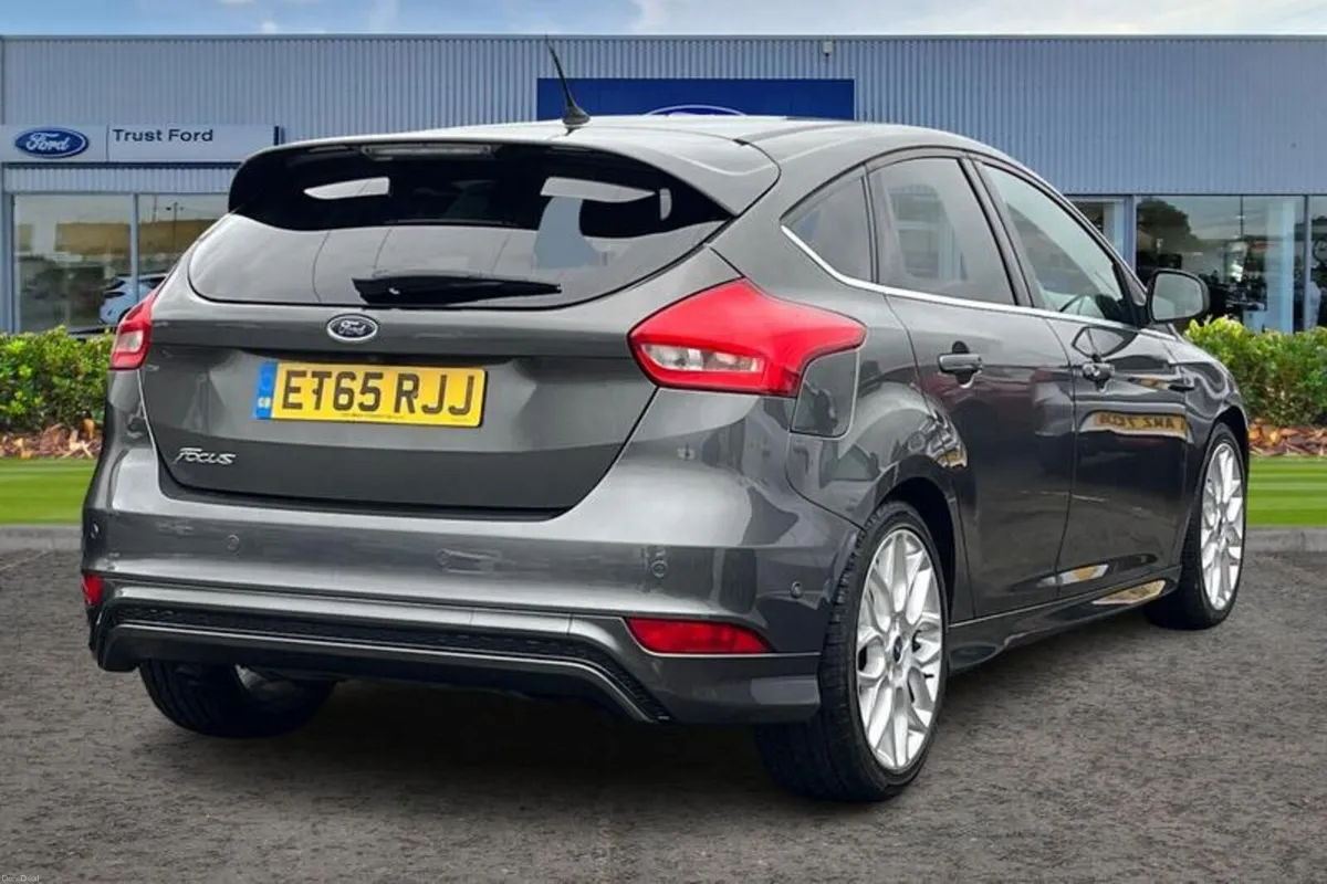 Ford Focus Zetec S - Image 4