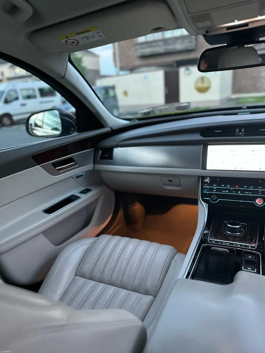 2018 Jaguar XF 2.0D Automatic Luxury/Performance - Image 4