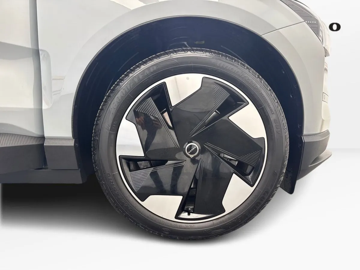 Volvo EX30 PLUS LONG RANGE *0% APR* €70 PER WEEK O - Image 6