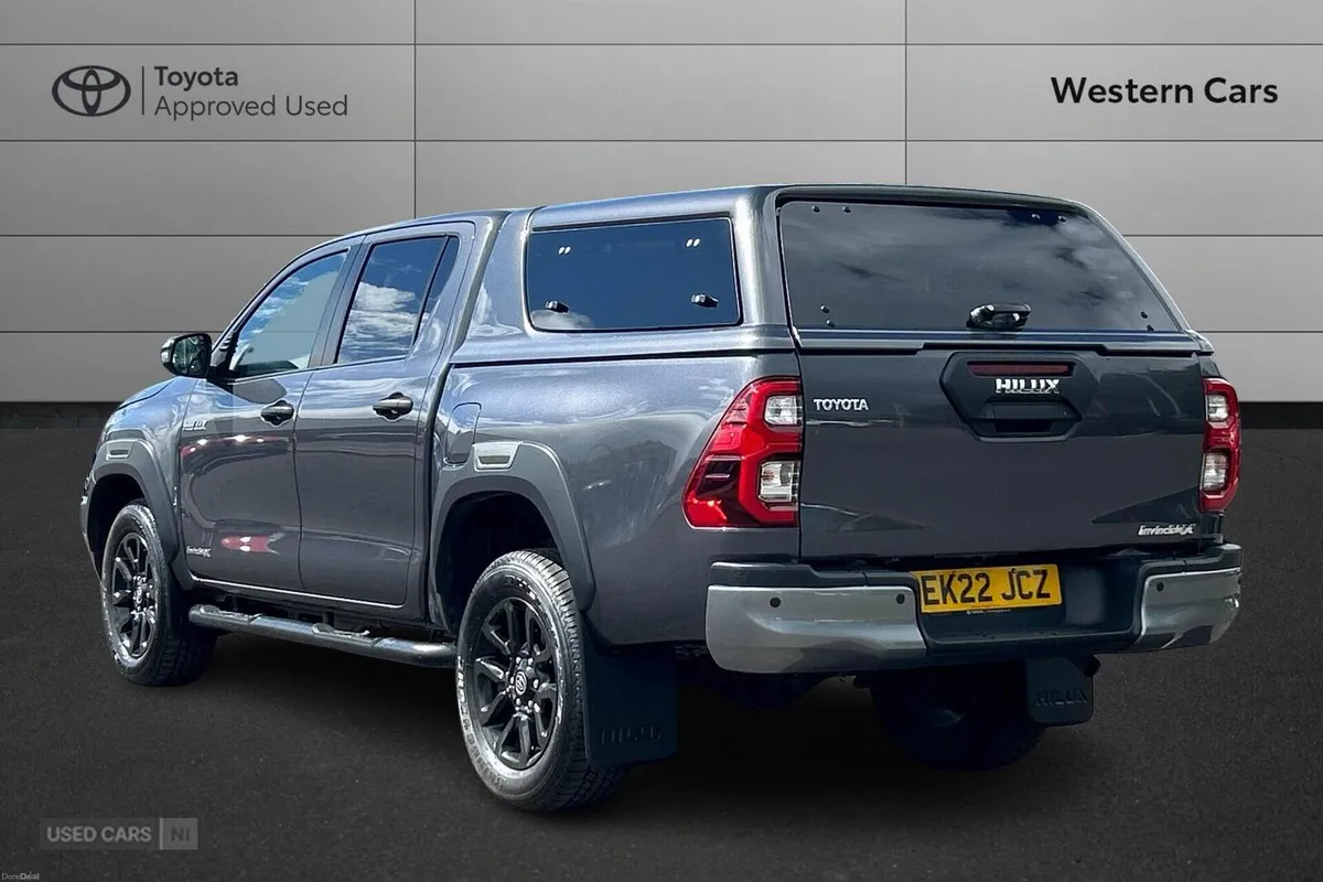 Toyota Hilux 2.8 D-4D Invincible X Auto 4WD Euro 6 - Image 4