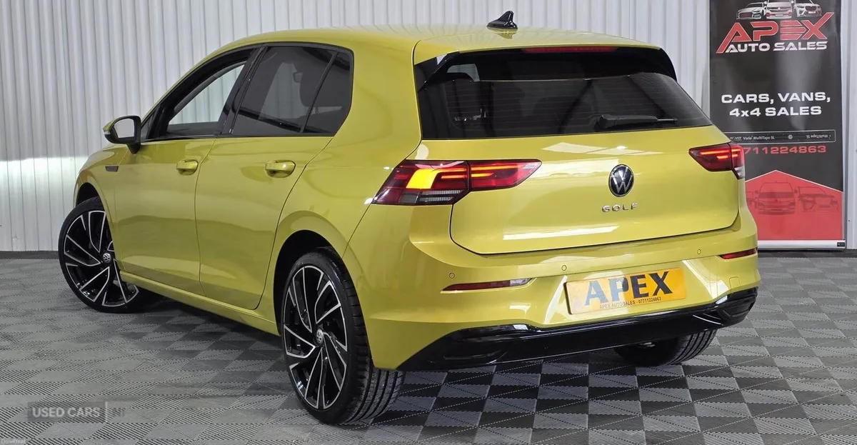 Volkswagen Golf DIESEL HATCHBACK - Image 4