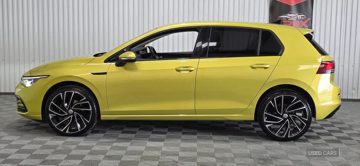Volkswagen Golf DIESEL HATCHBACK - Image 5