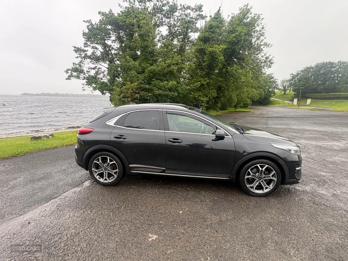 Kia XCeed HATCHBACK SPECIAL EDITION - Image 3