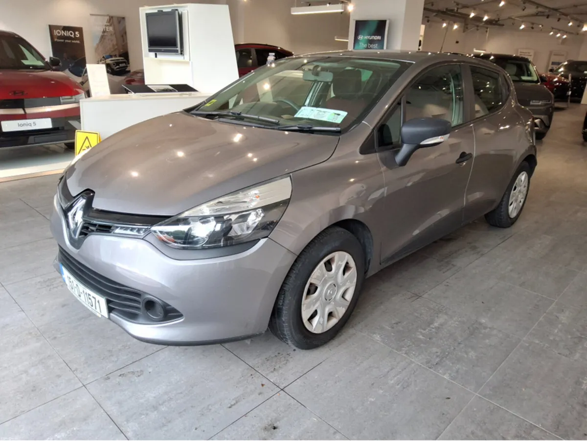 Renault Clio IV EXPRESSION 1.2 - 1 Lady Owner - Lo - Image 2
