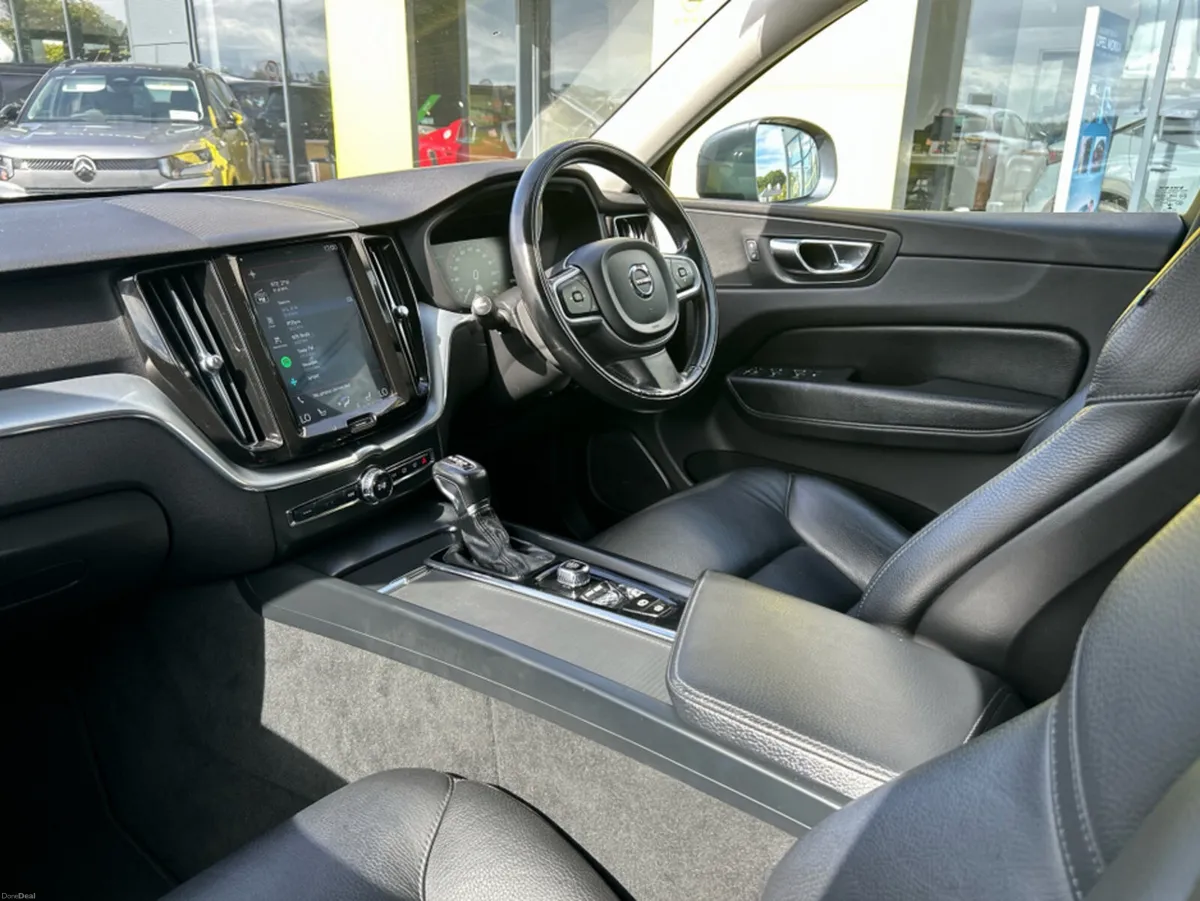 Volvo XC60 2.0 D4 MOMENTUM AWD 187BH 187BHP AUTO 5 - Image 3