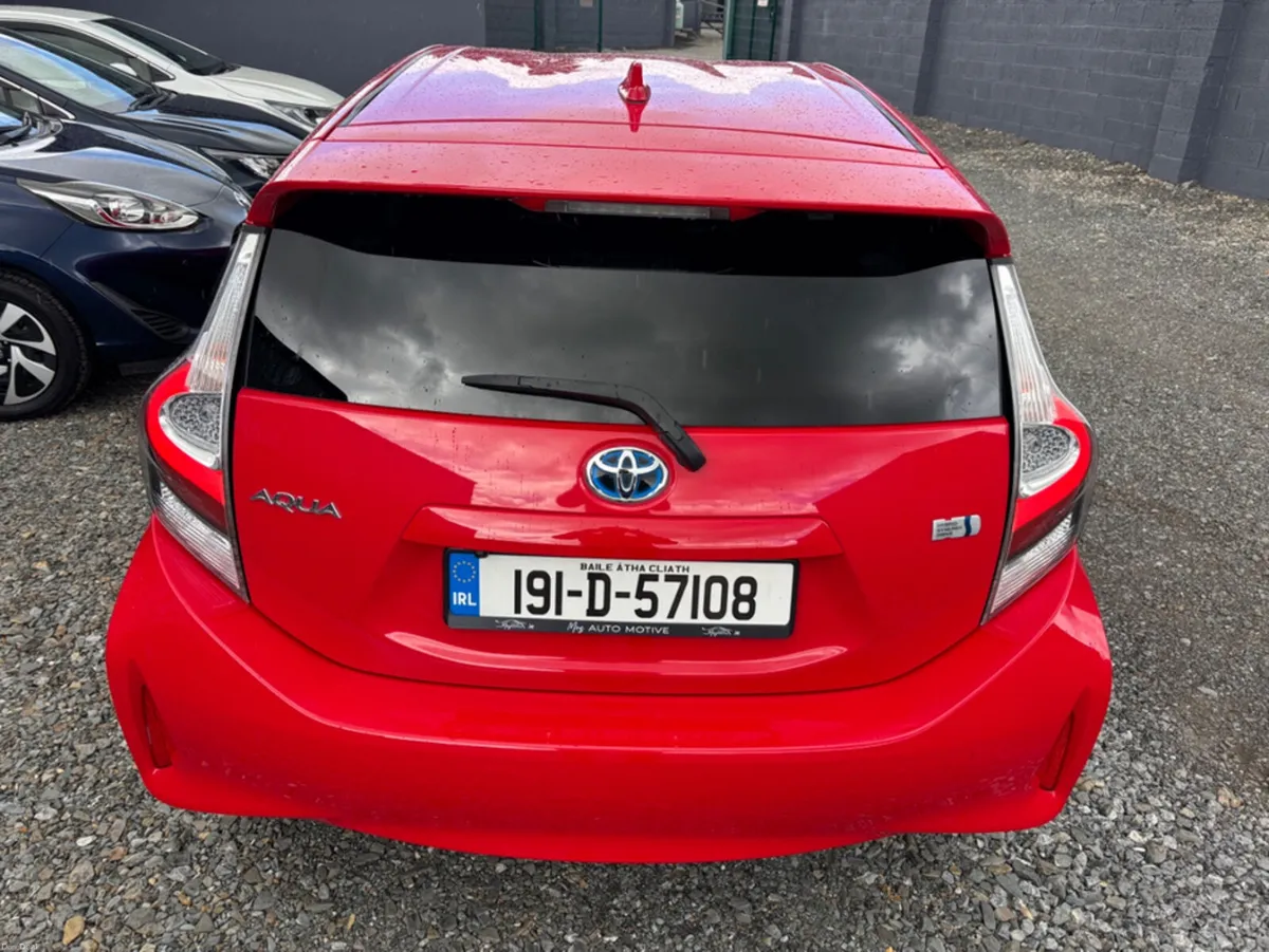 Toyota Aqua HYBRID - Image 3