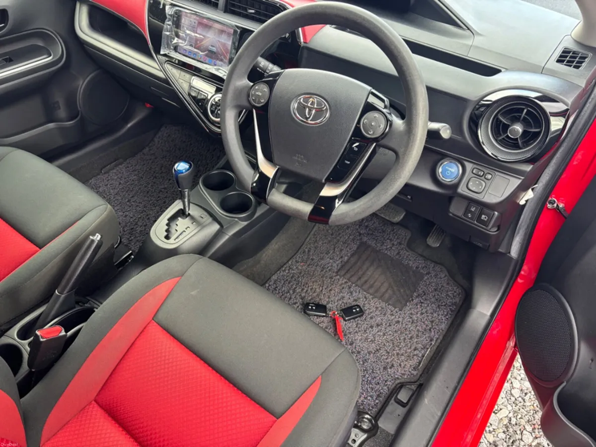 Toyota Aqua HYBRID - Image 5