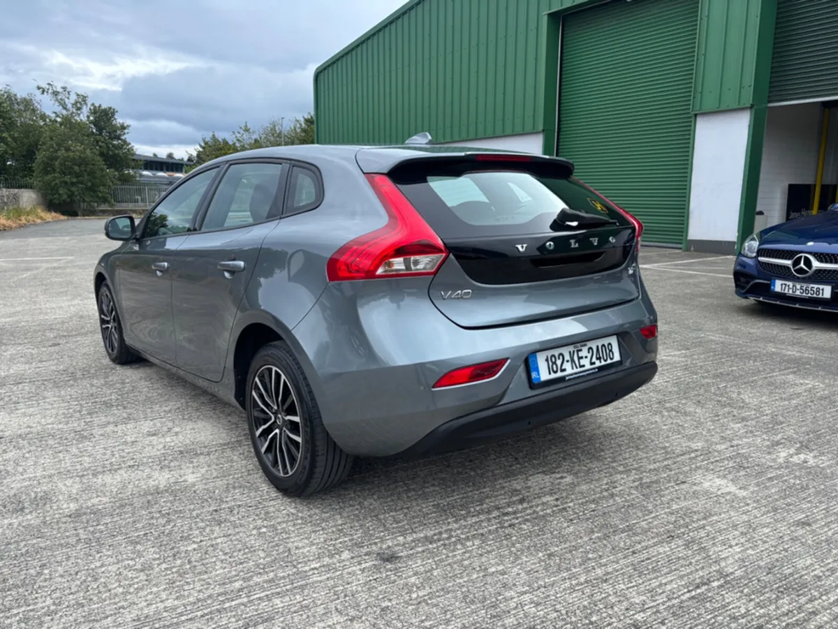 Volvo V40 2.0 T2 MOMENTUM 122BHP 5DR 40 SERIES - Image 3