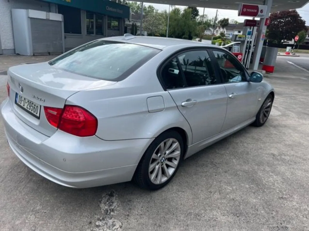 BMW 3-Series 2009 - Image 4