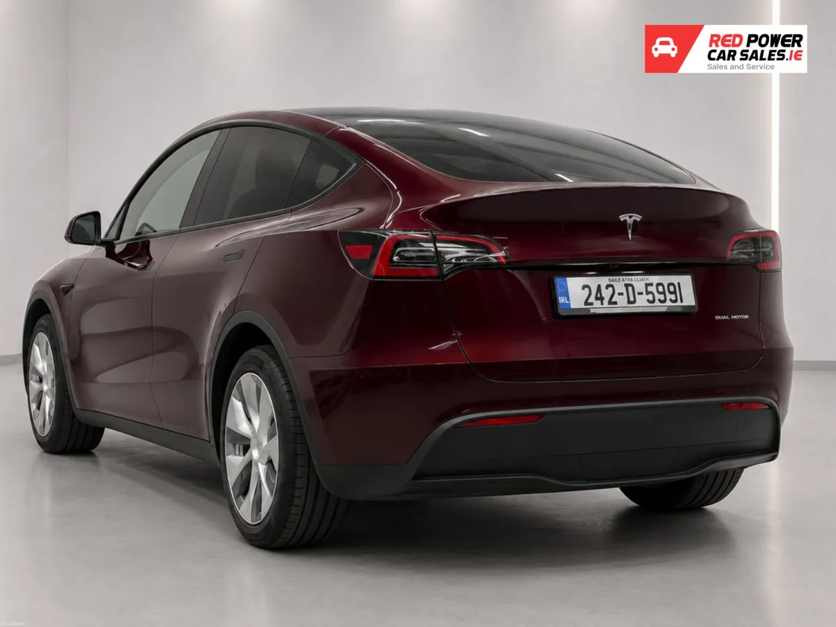 2024 Tesla Model Y Long Range AWD//LOW KMS - Image 2