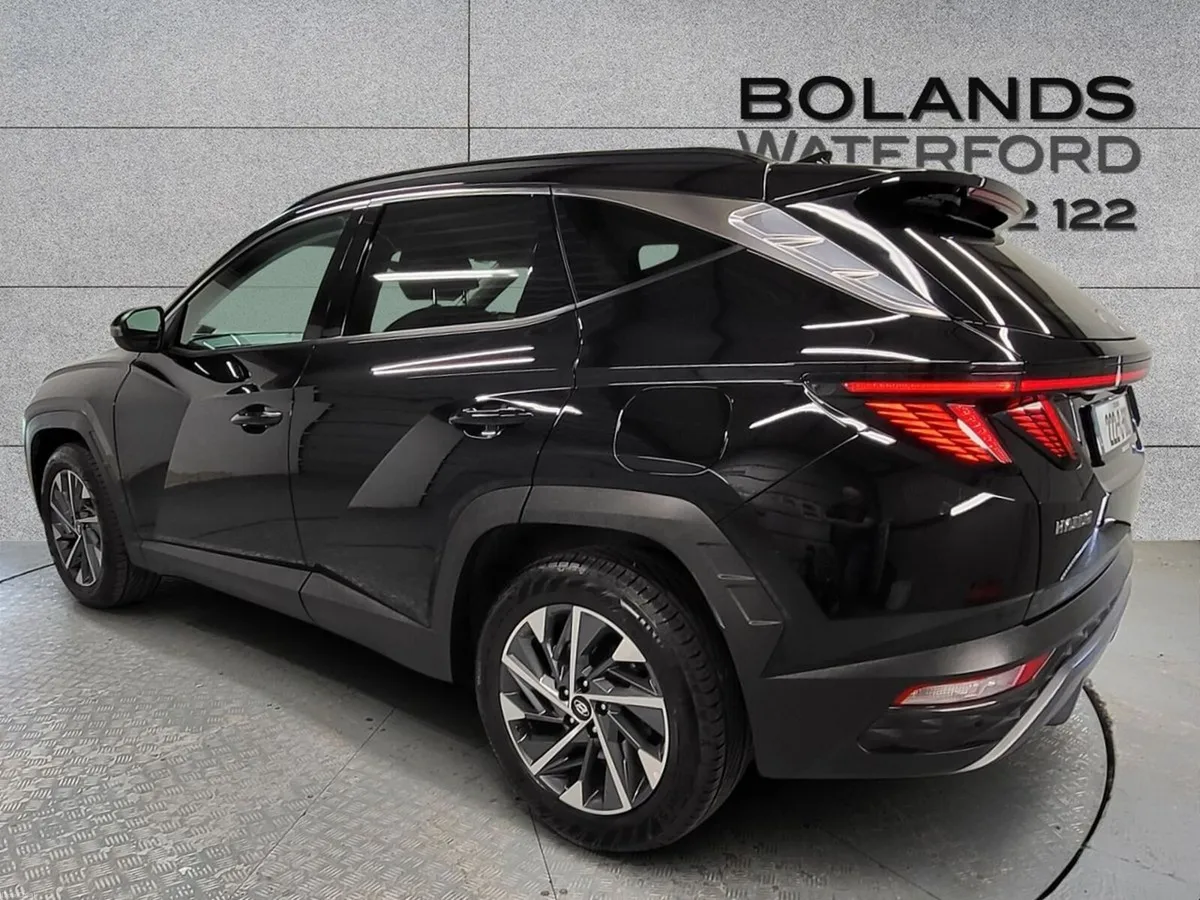 Hyundai Tucson 2WD Executive Plus - Image 2