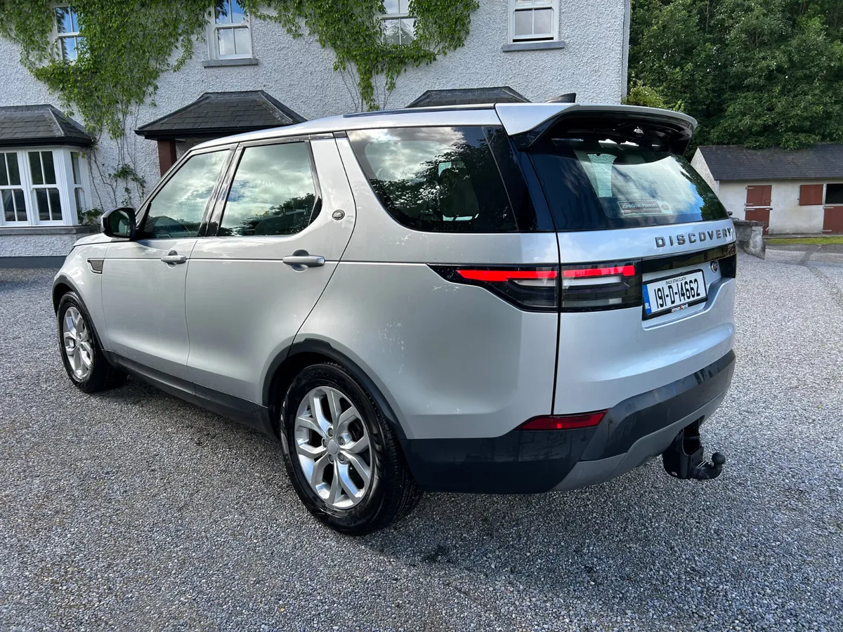 2019 Discovery 5 SD4 7 seater - Image 4