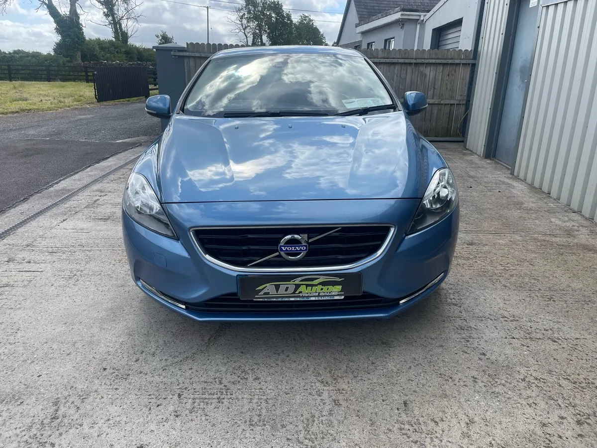 Volvo v40 AUTOMATIC - Image 3