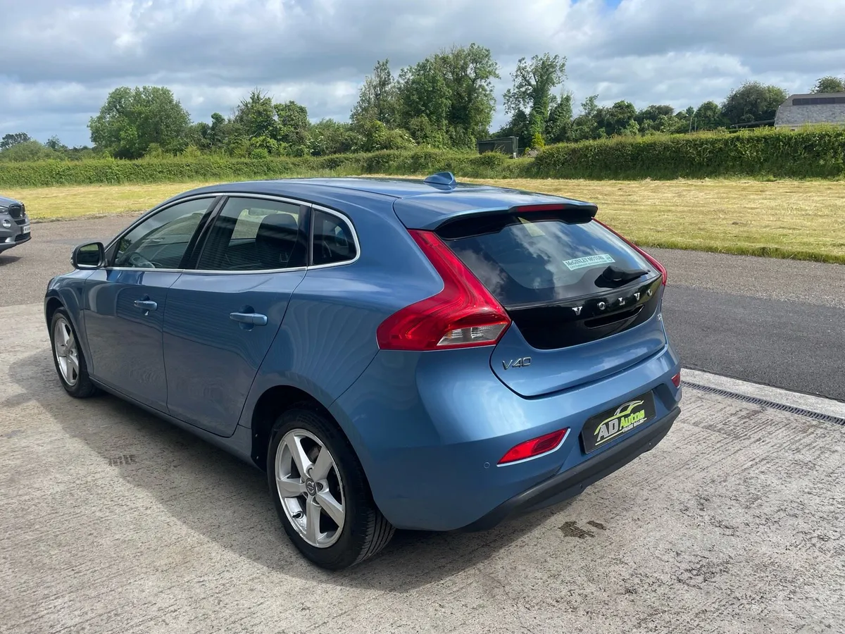 Volvo v40 AUTOMATIC - Image 5