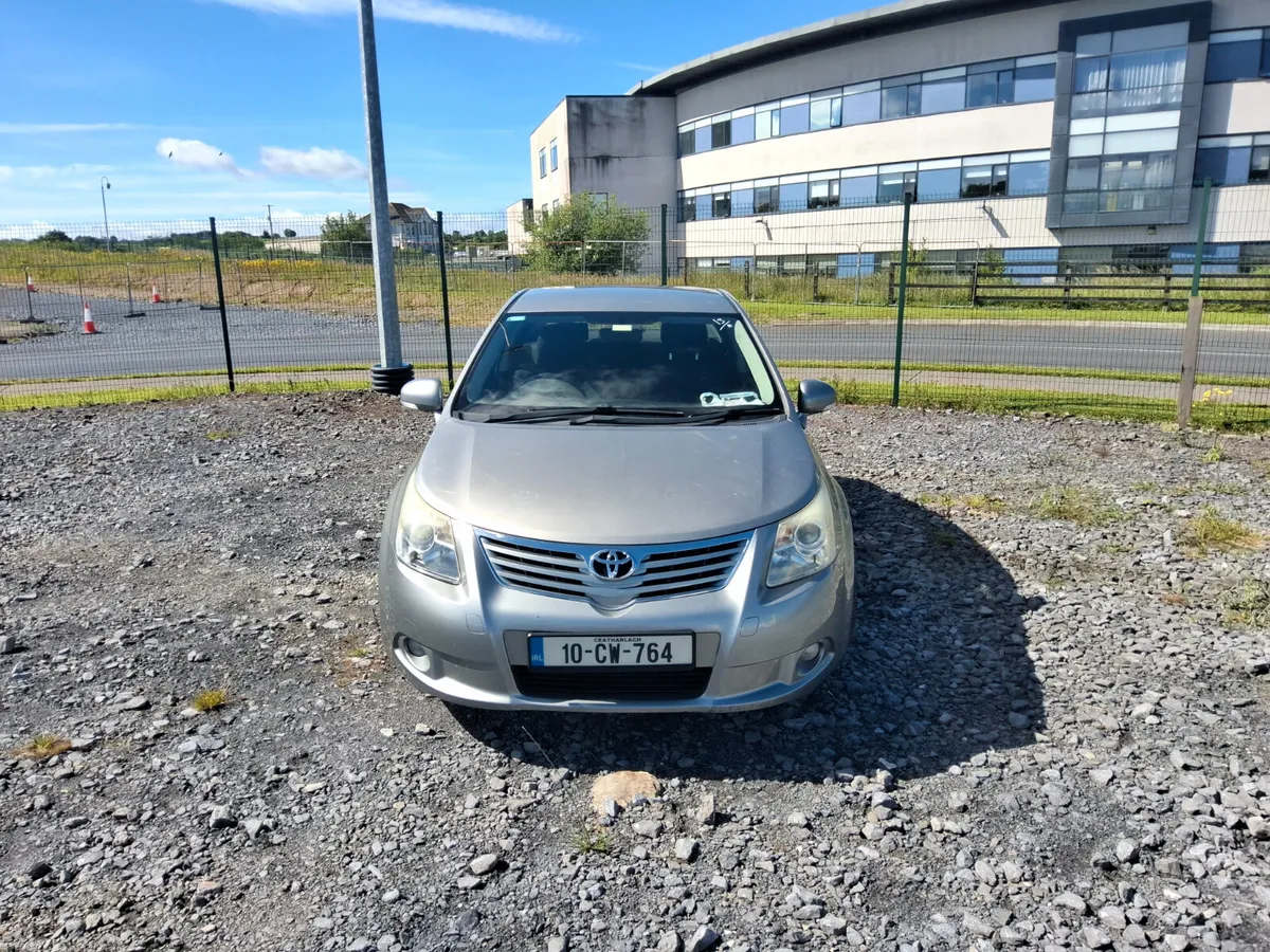 Maindealer Auction Unreserved Toyota Avensis 2010 - Image 1