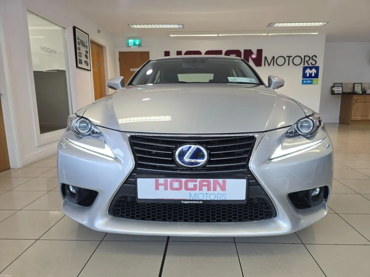 Lexus IS Executive Edition Hybrid Automatic - Image 2